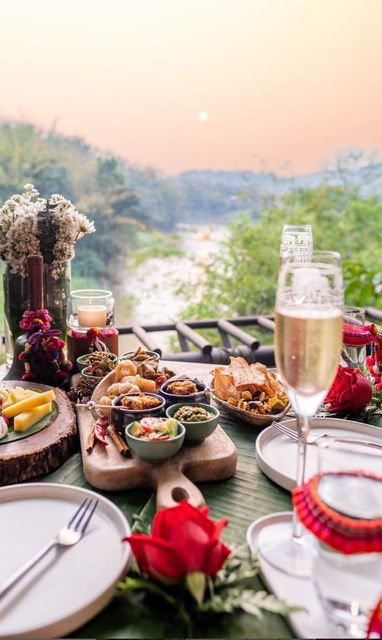 Sundowners bij Burma Bar bij Four Seasons Golden Triangle in Chiang Rai