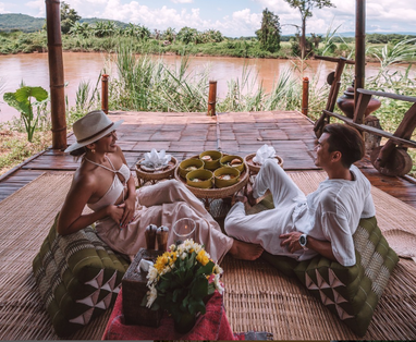 Picknicken bij de Ruak Rivier bij Four Seasons Golden Triangle in Chiang Rai