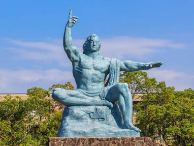 Kyushu_Nagasaki-Peace_park_-_statue