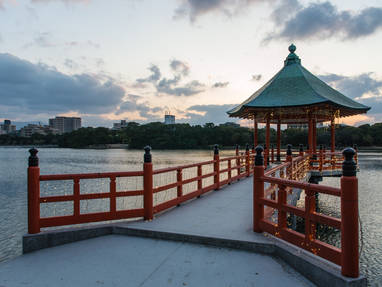 Fukuoka_-_Ohori_Park_-_Pagoda