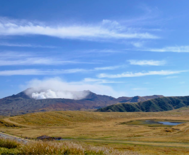 Mount_Aso_(1)