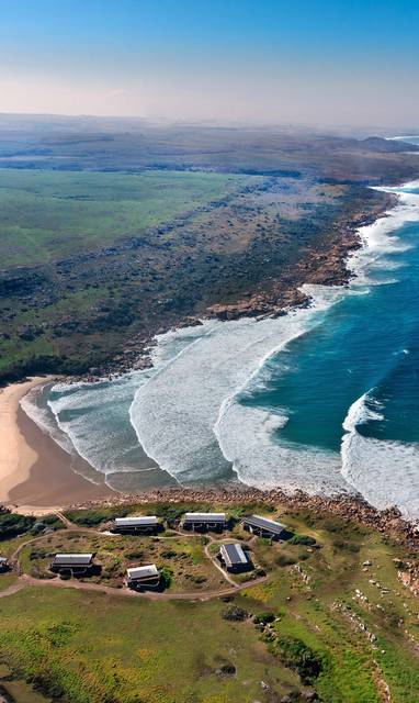 Gwe Gwe overview met zee op de achtergrond