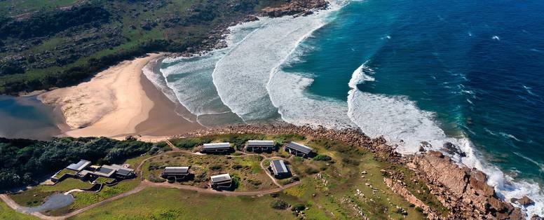 Gwe Gwe overview met zee op de achtergrond