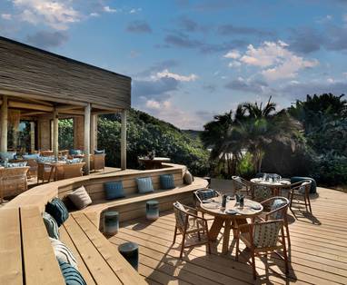 Gwe Gwe lounge buiten