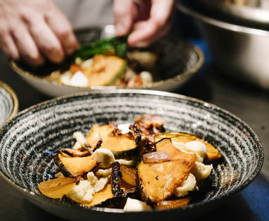 Tanda Tula Safari_Camp_-_Prepping_dinner