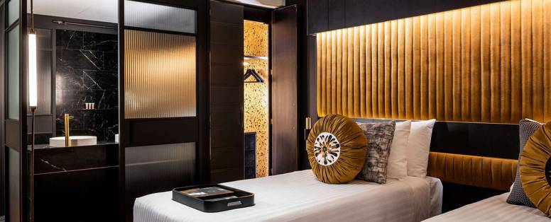 Bed in kamer van QT Perth