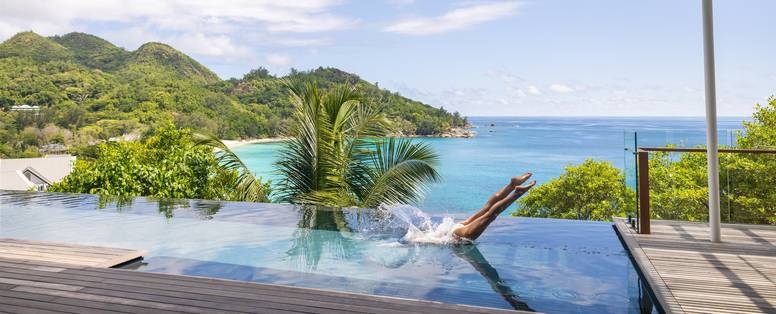 Duik in infinity pool 