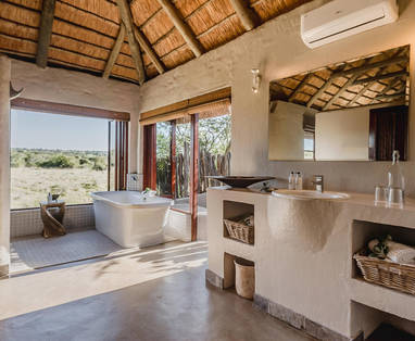 Hlosi_Game_Lodge_Luxury_Suite_Bathroom