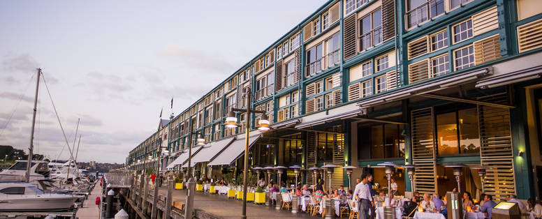 werf bij haven sydney in de avond 