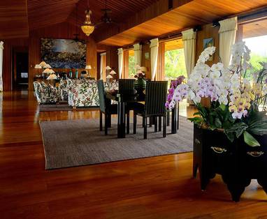 Grote kamer in het hoofdgebouw van Khum Sak Tong van Pa Sak Tong