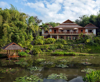 Schitterende accommodatie van de Baan Sak Tong villa aan zijn eigen vijver