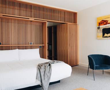 Deluxe_Mountain_View_Royal_Mail_Hotel_lds