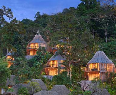 Overzicht Tree Pool Houses bij het donker Keemala