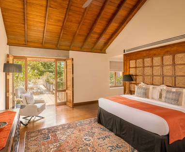 Master_Suite_02_-_Bedroom_2