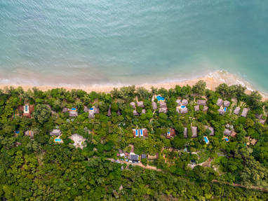 Bovenaanzicht van resort van Koh Jum Beach Villa's