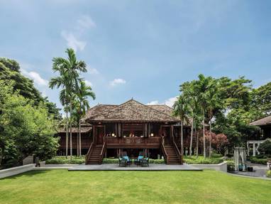 Vooraanzicht  137 Pillars House in Chiang Mai
