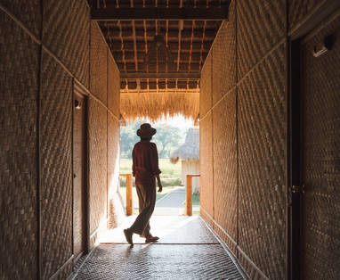 Gang met vrouw bij Lisu Lodge nabij Chiang Mai