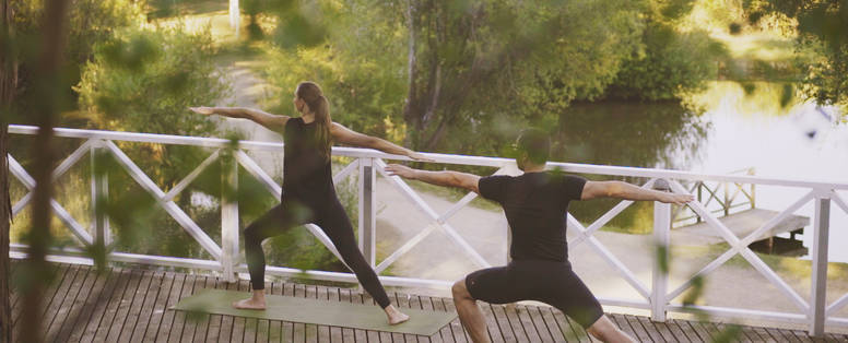Lake-House_Daylesford_Yoga-by-the-Lake