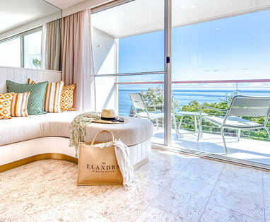 accommodation-mission-beach-oceanview-lounge-balcony