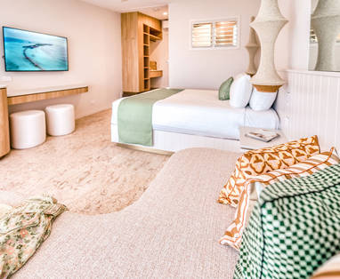 mission-beach-accommodation-oceanview-room-lounge