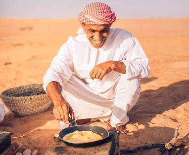 canvas-club-staff-ali-camp-manager-cooking-omelette-2