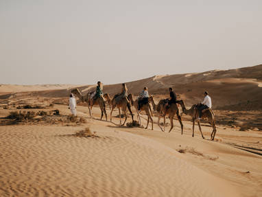 camel-ride-desert-wahiba-sands-tm-team
