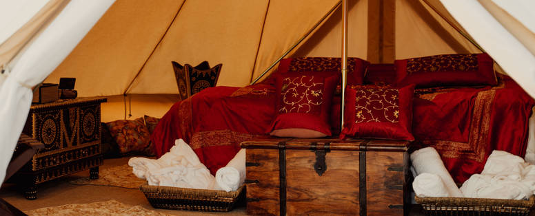 canvas-club-tent-old-interieur