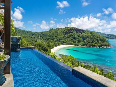 Uitzicht vanuit de Premier Ocean View Pool Villa op de zee