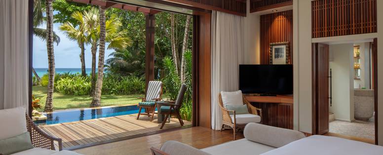 Uitzicht op het strand vanuit de Premier Beach pool villa