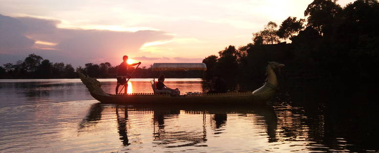 Sunset_Drinks_at_Angkor_Thom_-_ABOUTAsia_(2)