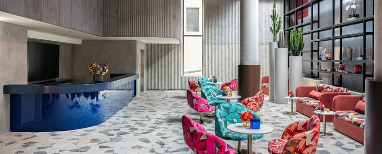 Reception_lobby_and_check_in_area_(1)