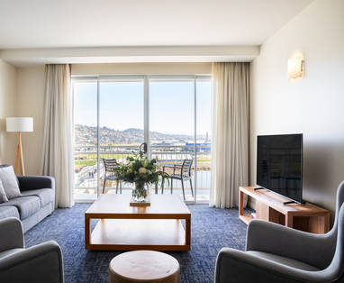 PeppersSeaport_RiverViewSuite-2