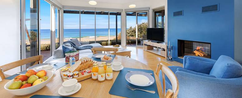 chocolate-gannets-Beachfront-Villa-2-living-room-beach-views-01-2023