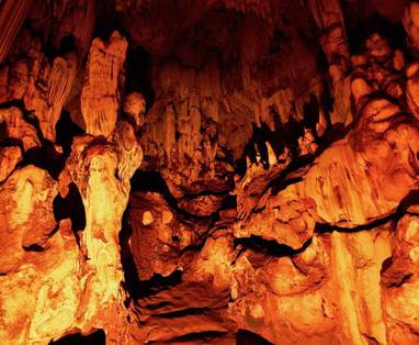 Lawa grot bij Floathouse River Kwai in Thailand