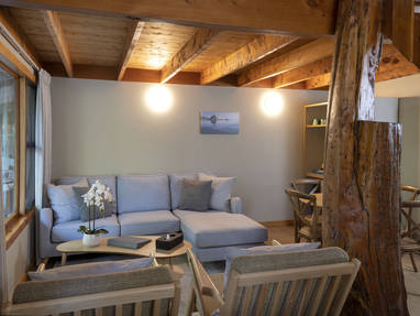 Awaroa_Lodge__Family_room