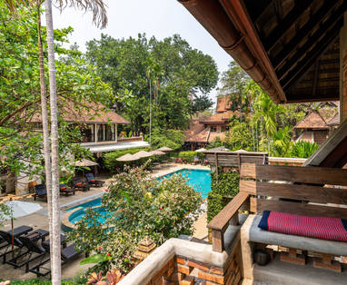 Balkon Deluxe kamer bij Yaang Come Village bij Chiang Mai, Thailand
