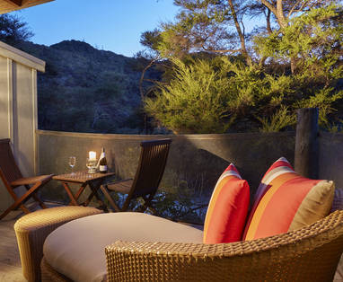 Awaroa_Lodge_Superior_Suite_balcony_dusk_(2)