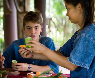 Fruit snijden Khum Lanna nabij Chiang Mai, Thailand