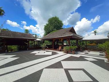 Binnenplaats Khum Lanna nabij Chiang Mai, Thailand