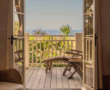RWNKC_Rooms_Grand_Ocean_View_Junior_Suite_Balcony_(3)