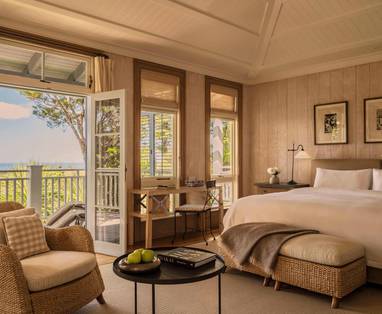 RWNKC_Rooms_Grand_Ocean_View_Junior_Suite_Bedroom_(1)