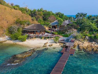 Vooraanzicht bij Paradee Resort op Koh Samet in Thailand