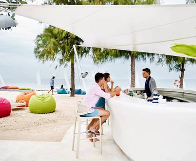 Beach bar bij SO Sofitel Hua Hin in Thailand