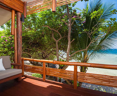 Balkon Beach Front Cottage bij View Point Resort op Koh Tao, Thailand