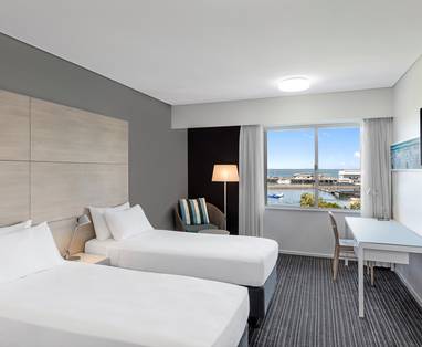 vibe-hotel-darwin-waterfront-guest-room-twin-01-2016