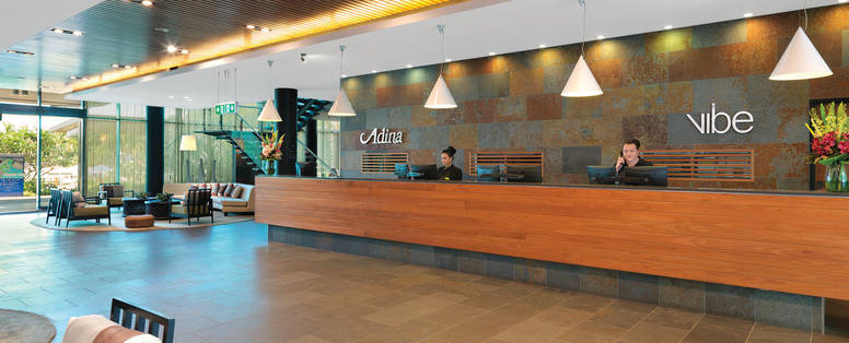 adina-apartment-hotel-vibe-hotel-darwin-waterfront-reception-01-2014