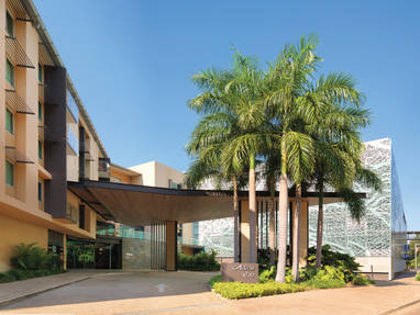 adina-apartment-hotel-vibe-hotel-darwin-waterfront-exterior-02-2014