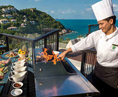Vers bereide maaltijd door kok bij Banyan Tree op Koh Samui in Thailand