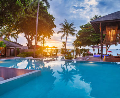 Zwembad bij Anantara Rasananda op Koh Phangan in Thailand