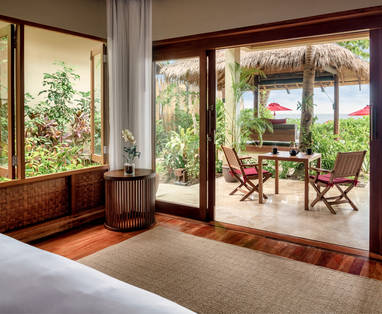 Terras bij de villa bij Anantara Rasananda op Koh Phangan in Thailand